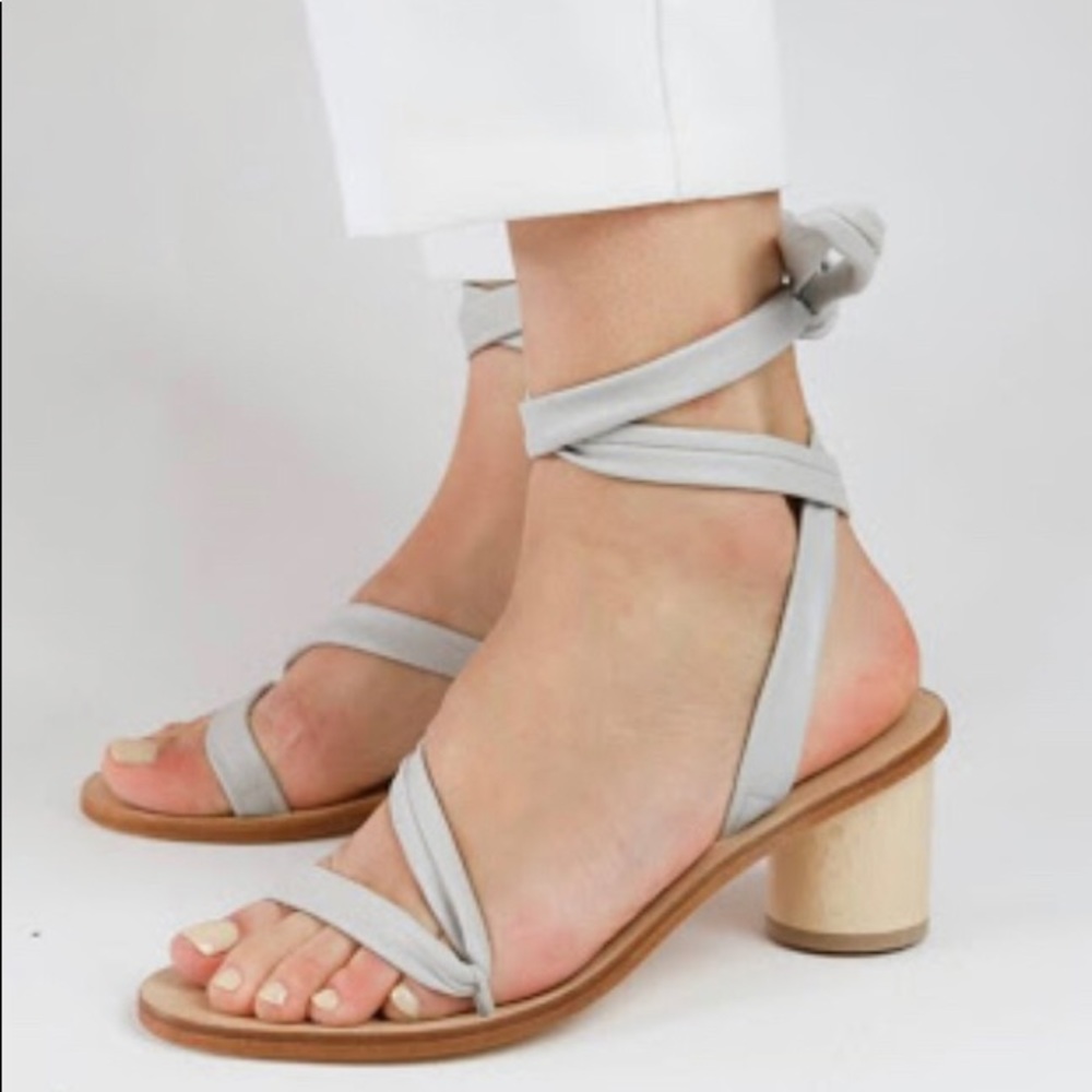 LOQ Pilar Sandals Sz. 39 (9 US)